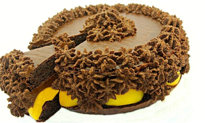 Tort de ciocolata cu piersici adygio kitchen