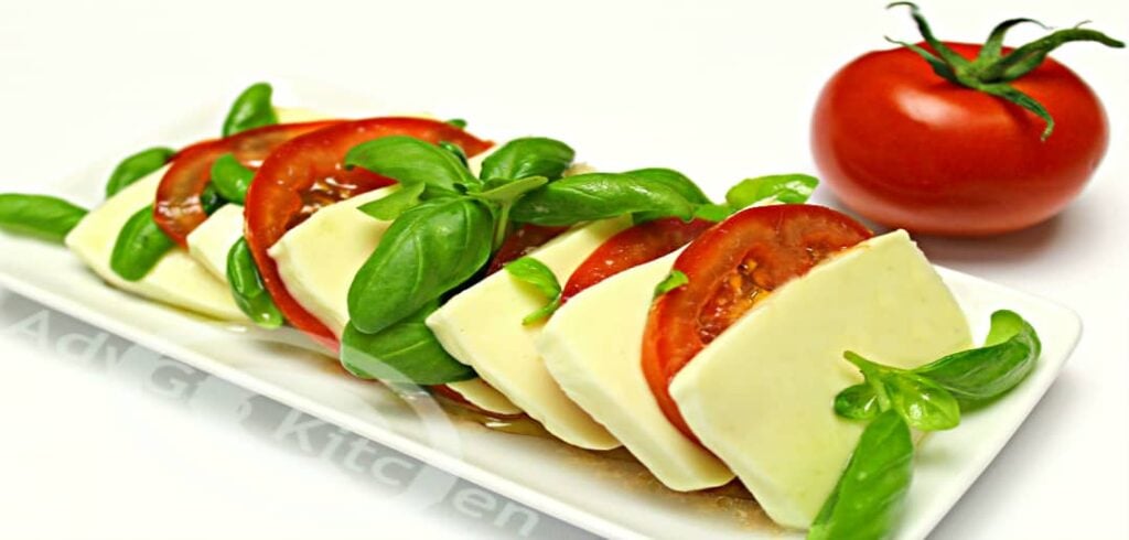 salata caprese adygio kitchen