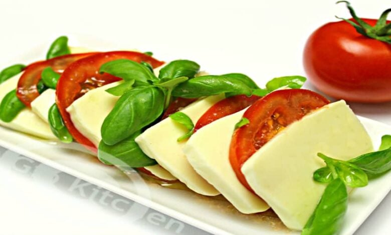 salata caprese adygio kitchen