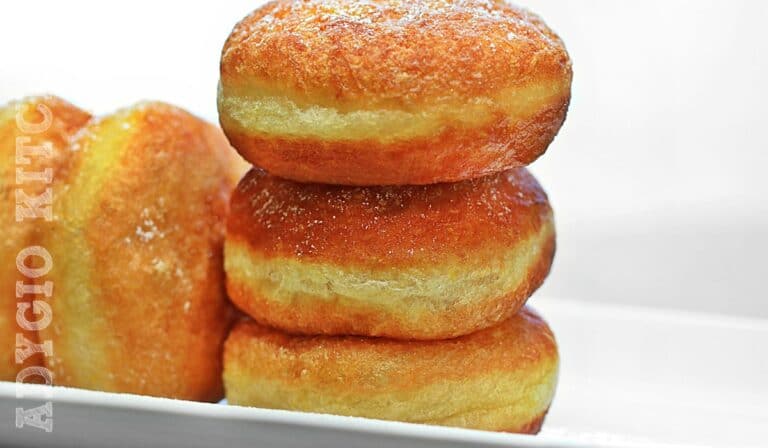 Gogosi pufoase reteta bunicii, gogosi pufoase mari, rotunde si grase. O reteta veche de gogosi cu reusita garantata