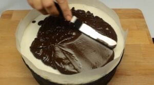 tort de biscuiti cu ciocolata glazura