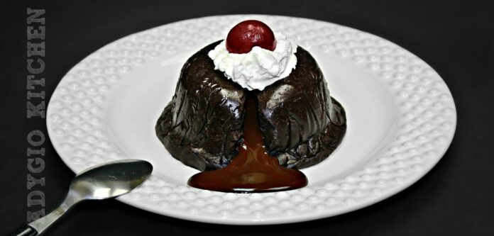 Lava cake cu ciocolata fara coacere adygio kitchen Lava cake cu ciocolata fara coacere adygio kitchen