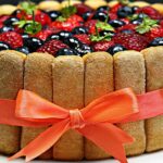 Tort Tiramisu cu fructe de padure si mascarpone adygio kitchen