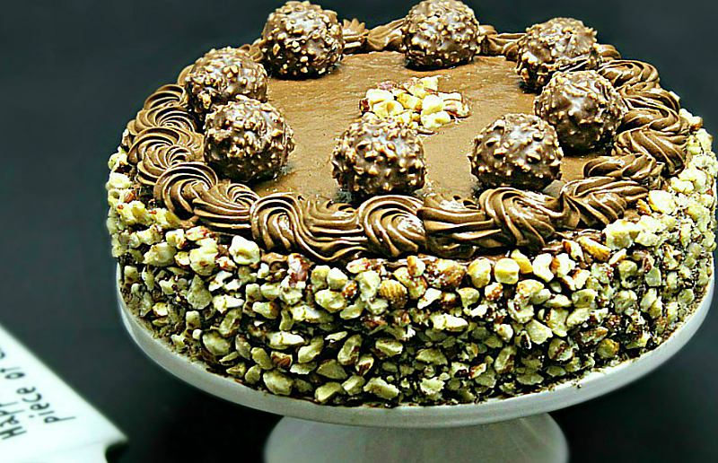 Tort Ferrero Rocher cu ciocolata si alune adygio kitchen