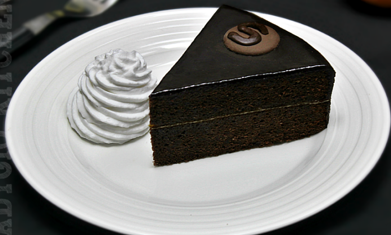 Tort Sacher cu ciocolata si gem de caise adygio kitchen