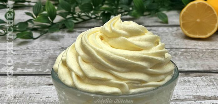 Crema de lapte cu unt si lamaie , crema de lapte fiarta cu lamaie pentru prajituri si torturi de casa Crema de lapte cu unt si lamaie , crema de lapte fiarta cu lamaie pentru prajituri si torturi de casa