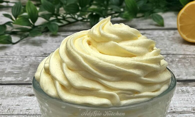 Crema de lapte cu unt si lamaie , crema de lapte fiarta cu lamaie pentru prajituri si torturi de casa