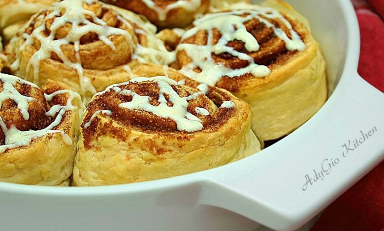 Rulouri cu scortisoara cu glazura de branza melcisori cinnamon rolls adygio kitchen