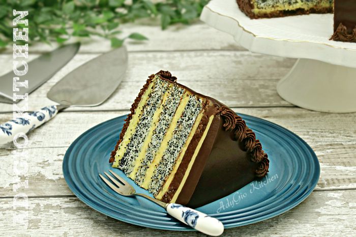 Tort Tosca cu crema de vanilie si blat cu mac si cafea , tort inspirat din reteta prajiturii Tosca