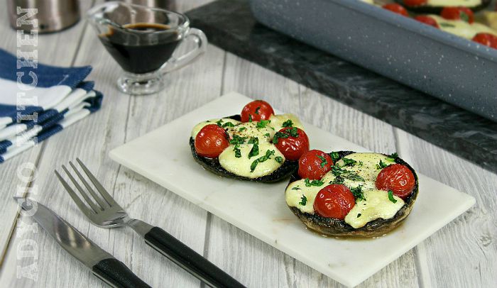 Ciuperci umplute cu rosii si mozzarella , gustari calde delicioase
