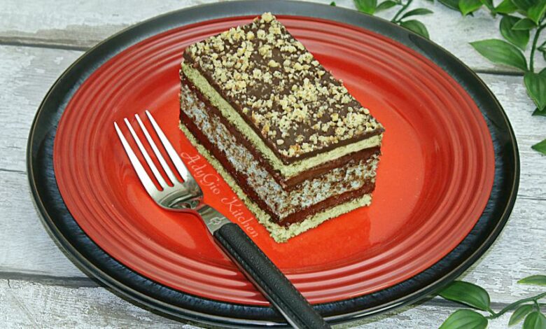 Prajitura Regina Maria cu nuca si crema de cacao adygio kitchen