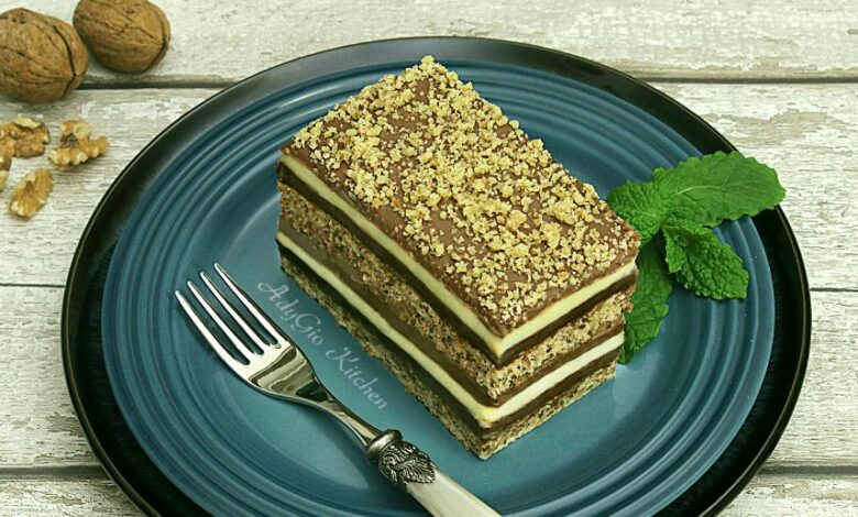 Prajitura Snagov cu nuca si crema de vanilie cu ciocolata adygio kitchen
