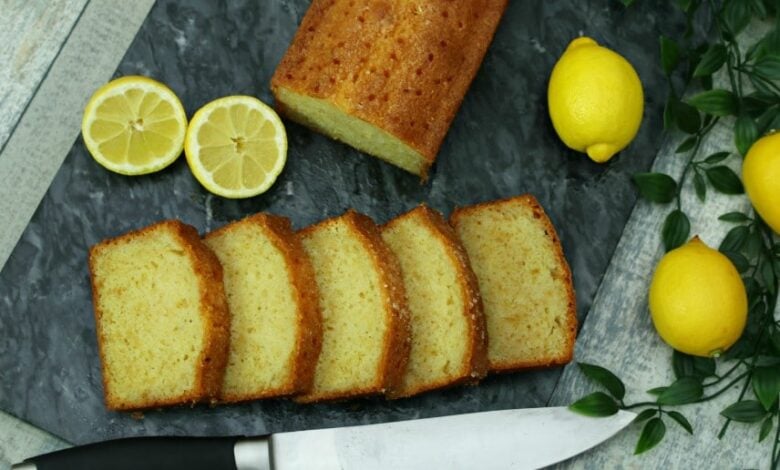 Chec insiropat cu lamaie sau reteta de chec umed cu lamaie adygio kitchen