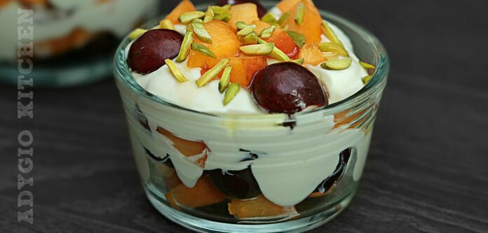 Salata de fructe cu mascarpone si fistic adygio kitchen Salata de fructe cu mascarpone si fistic adygio kitchen