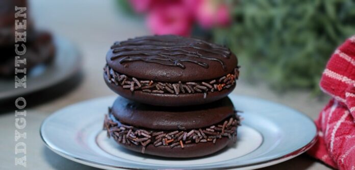 Negrese Brigadeiro sau negrese sandvis cu crema Brigadeiro Negrese Brigadeiro sau negrese sandvis cu crema Brigadeiro