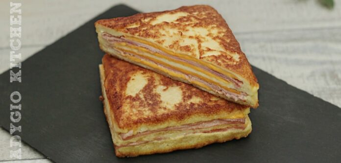 Sandvis cald pane cu sunca si branza sau sandvis Monte Cristo adygio kitchen Sandvis cald pane cu sunca si branza sau sandvis Monte Cristo adygio kitchen