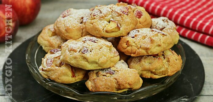 Biscuiti fragezi cu mere , biscuiti de casa care se topesc in gura Biscuiti fragezi cu mere , biscuiti de casa care se topesc in gura