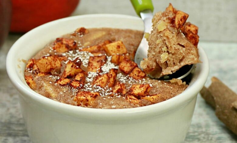 Prajitura cu mere la cana sau ramekin numita si mug cake cu mere