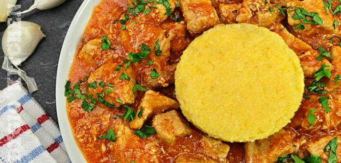 Tocanita de porc cu usturoi si suc de rosii sau cricala de porc Tocanita de porc cu usturoi si suc de rosii sau cricala de porc