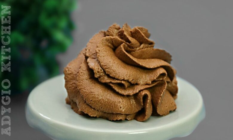 Mousse de ciocolata fara oua sau spuma de ciocolata cu 2 ingrediente, reteta de crema pentru tort