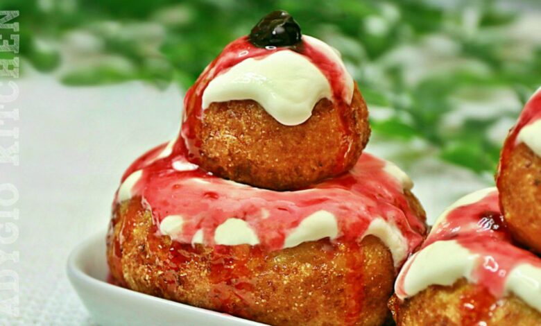 Papanasi prajiti pufosi cu smantana si dulceata de visine, reteta de papanasi babani