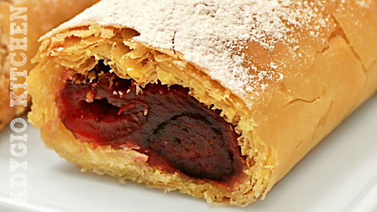 Strudel cu cirese sau visine reteta simpla pas cu pas, reteta perfecta de strudel cu cirese