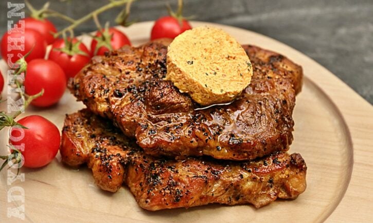 Ceafa de porc la cuptor reteta cu unt aromat