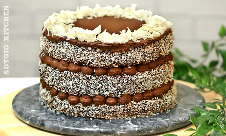 Tort tavalit cu nuca de cocos, un tort delicios cu crema de ciocolata, sos de ciocolata si blat de vanilie tavalit adygio kitchen