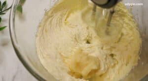 Crema in untul spumat pentru crema de vanilie