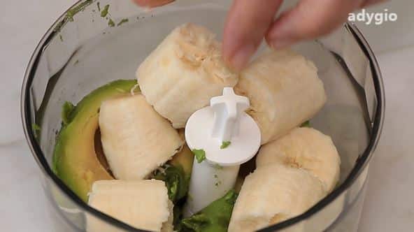 banana amestecata cu avocado