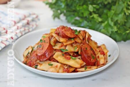 Mancare de fasole pastai cu carnati Mancare de fasole pastai cu carnati reteta simpla