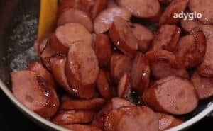 carnati rumeniti pentru mancarea de fasole pastai