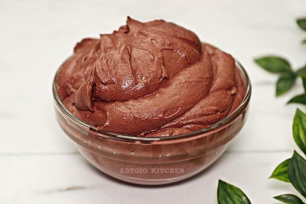 Cum se face cea mai buna crema de ciocolata pentru tort