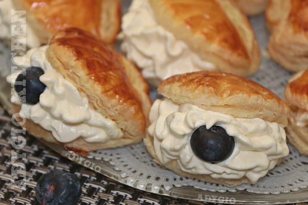 Scoici dulci cu frisca si aluat de foietaj adygio kitchen